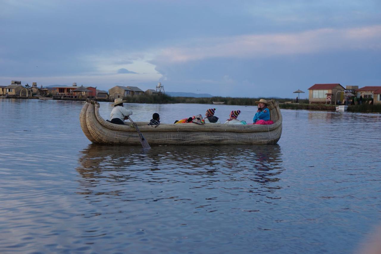 Uros Qhota Uta Lodge Puno Exteriör bild